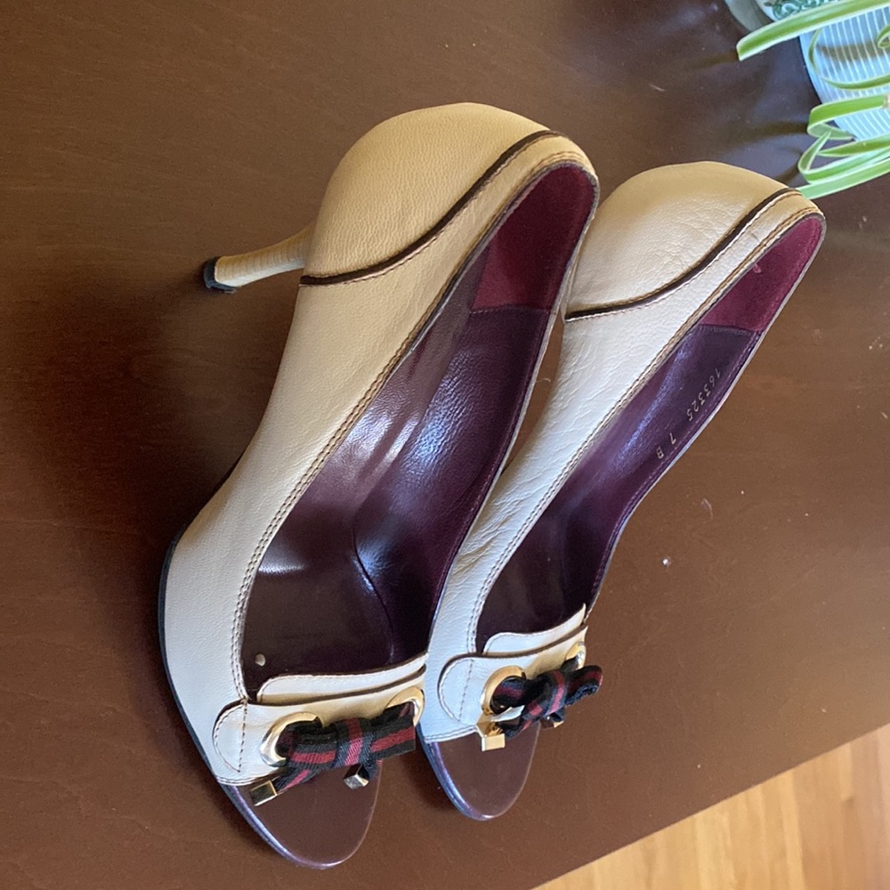 White Gucci Pumps - Mint Condition - Box Included - image 3